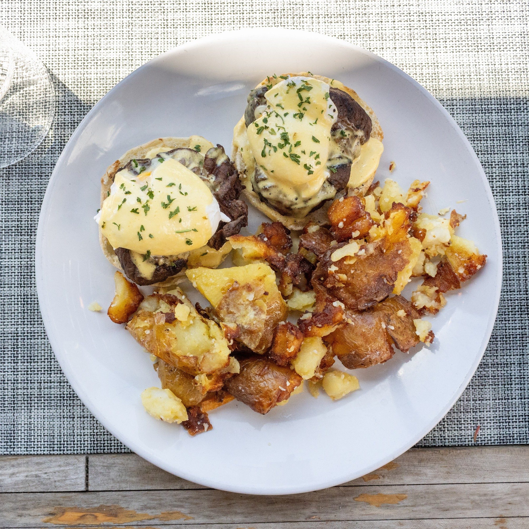 Filet Benedict.